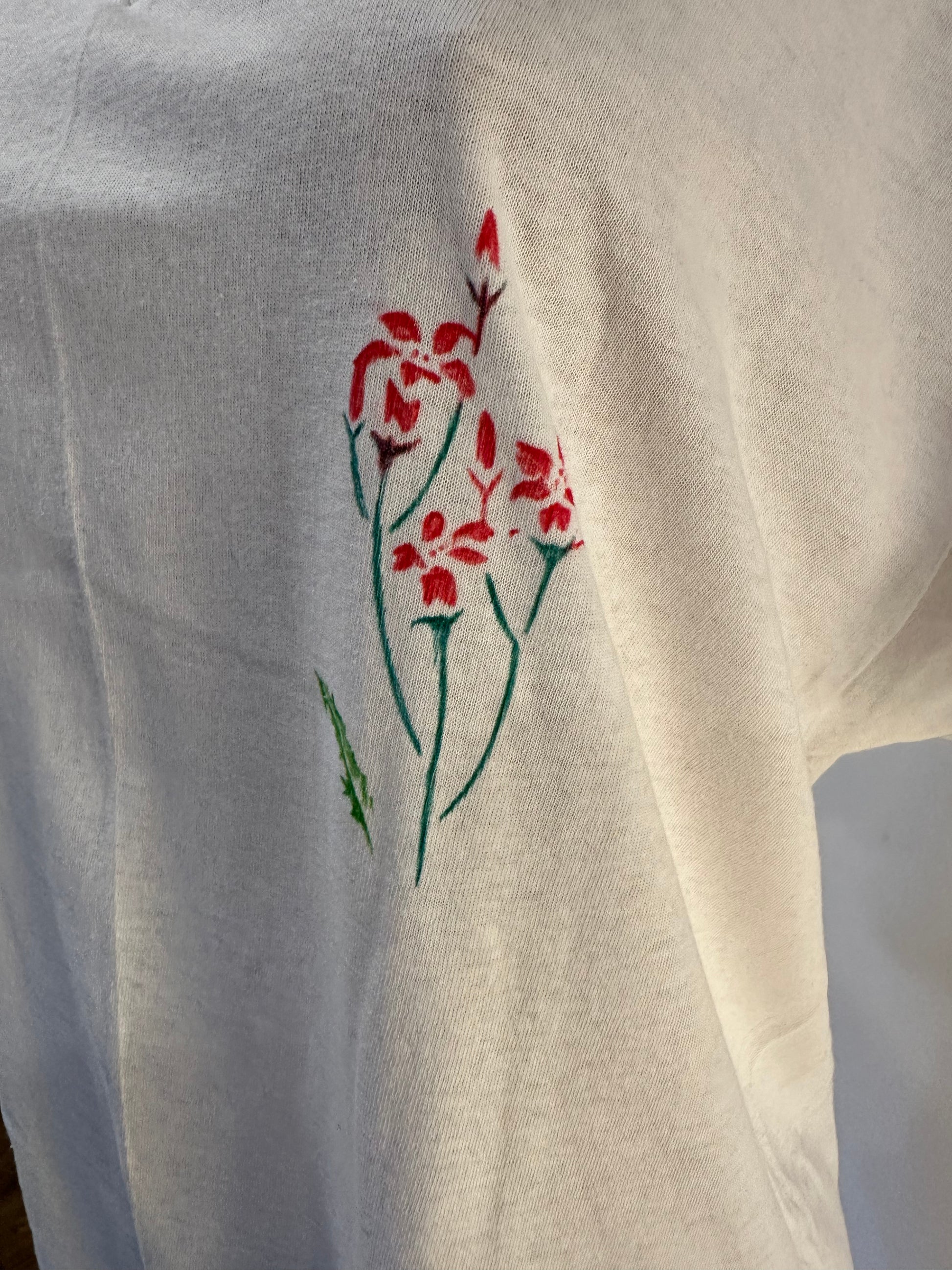 Handmade white V-neck cotton t-shirt with embroidered red flowers and palm tree drawing