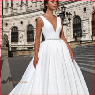 Backless Wedding Dress Sleeveless Bridal Gown