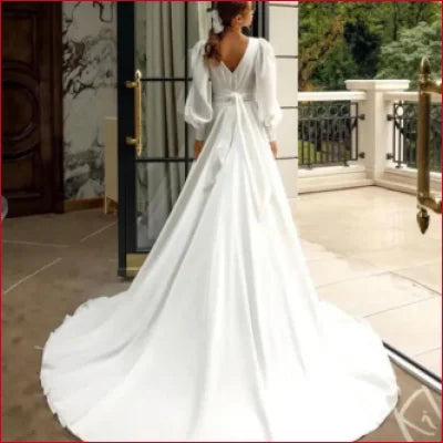 Elegant Chiffon Wedding Dress with Long Sleeves and Flowing Train for a Dreamy Bridal Look