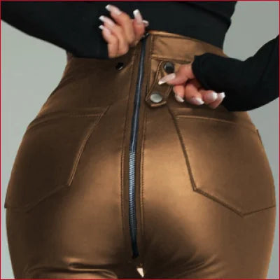 Tight-fitting brown leather pants with fleece lining and rear crotch zipper for women