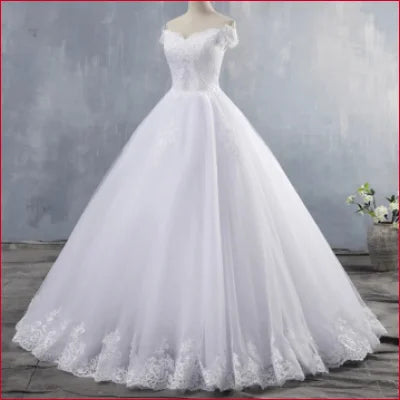 Elegant off-shoulder wedding dress princess with lace trim in white or ivory