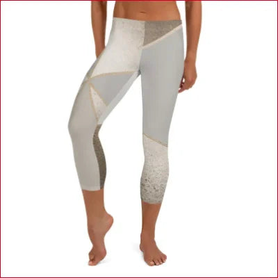 Cropped mid waist capris with geometric patterns in white and light gray