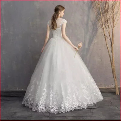 Elegant Vintage Off White Bridal Dress Gown with Lace Details and Full Ball Gown Skirt