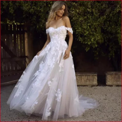 Elegant Off Shoulder Wedding Dress Bridal Gown in White with Lace and Tulle Skirt