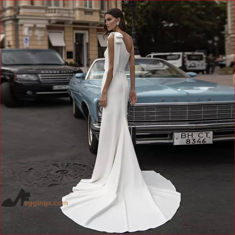 Off Shoulder Elegant Wedding Dress Sleeveless Bridal Gown
